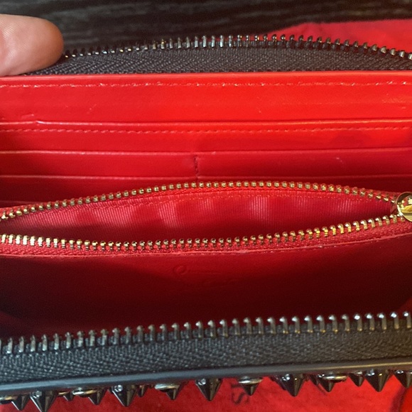 New wallet with lots of card space. - Picture 4 of 5